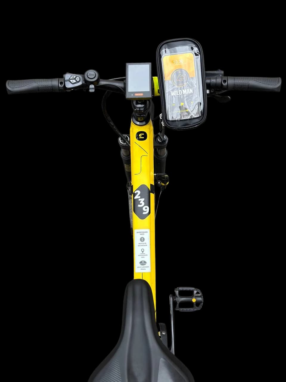 Close-up of the Econic handlebar with display and phone mount
